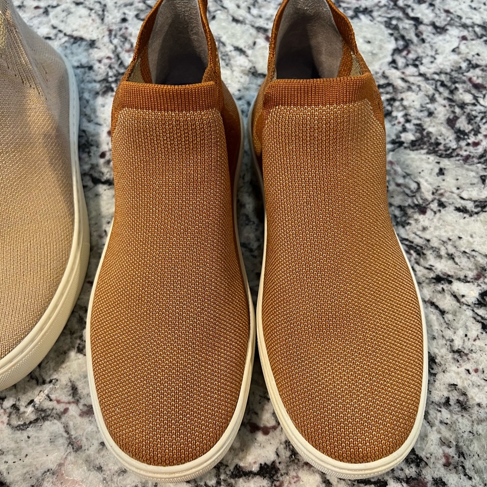 Rothy’s Fawn Chelsea Sneakers - size 5.5